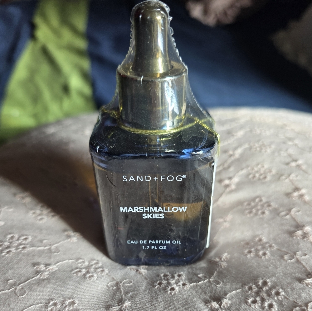 Sand + Fog Marshmallow Skies Eau de Parfum Oil - Blue